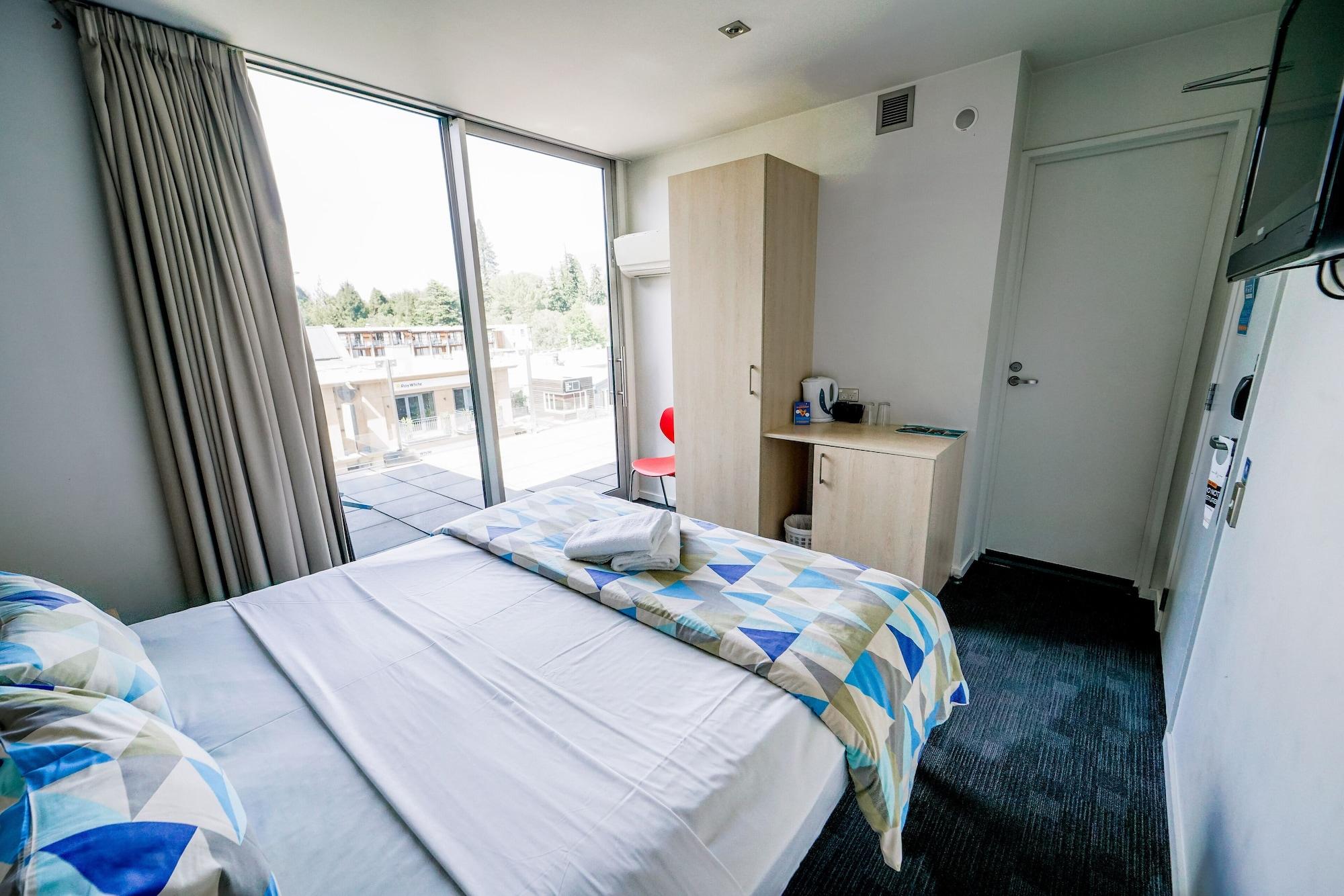 Nomads Queenstown Hostel Екстериор снимка A room at the hotel