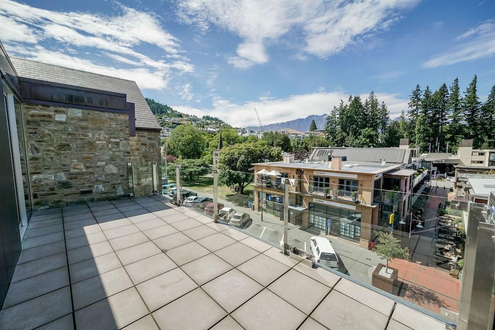 Nomads Queenstown Hostel Екстериор снимка View from the rooftop of the library