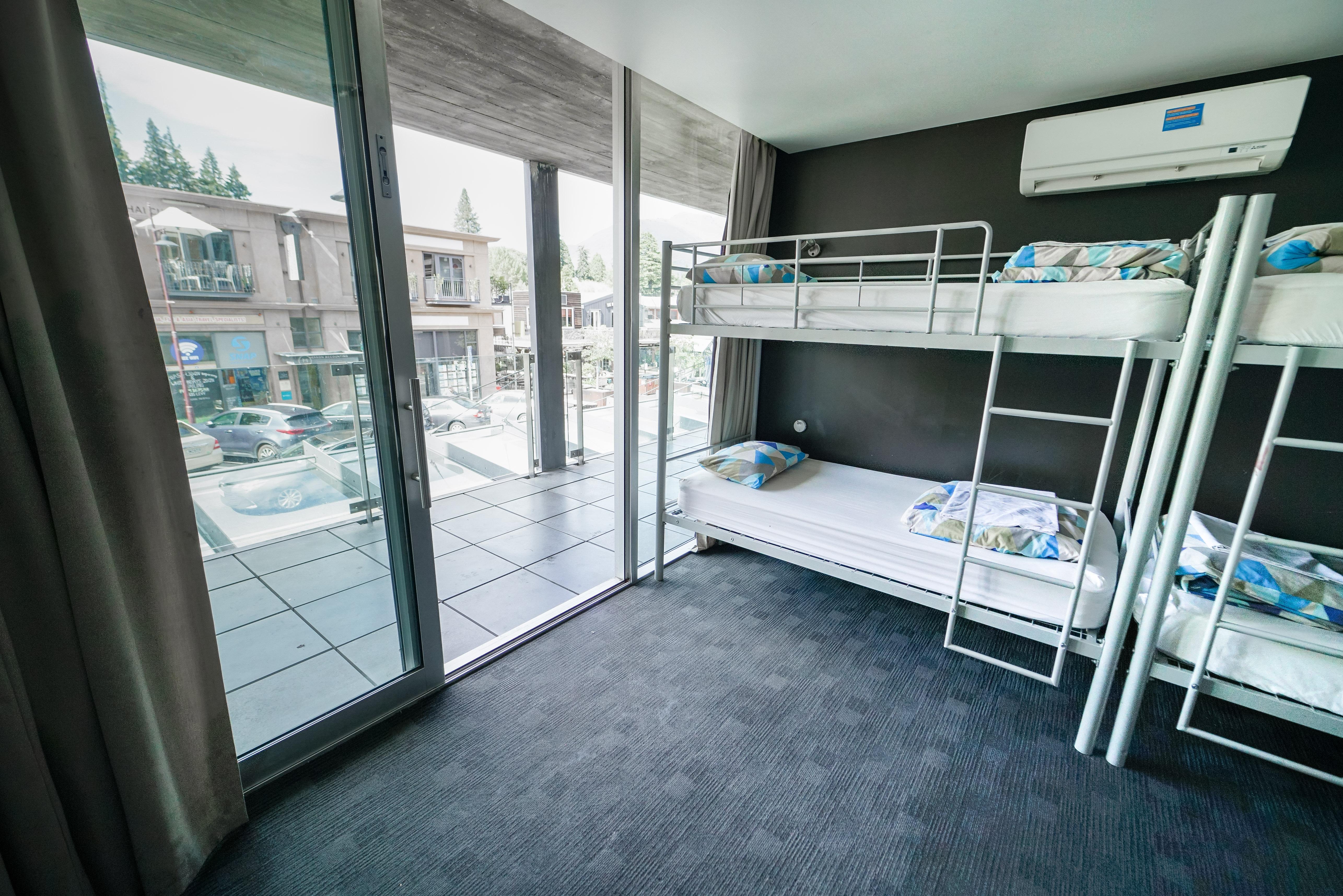 Nomads Queenstown Hostel Екстериор снимка