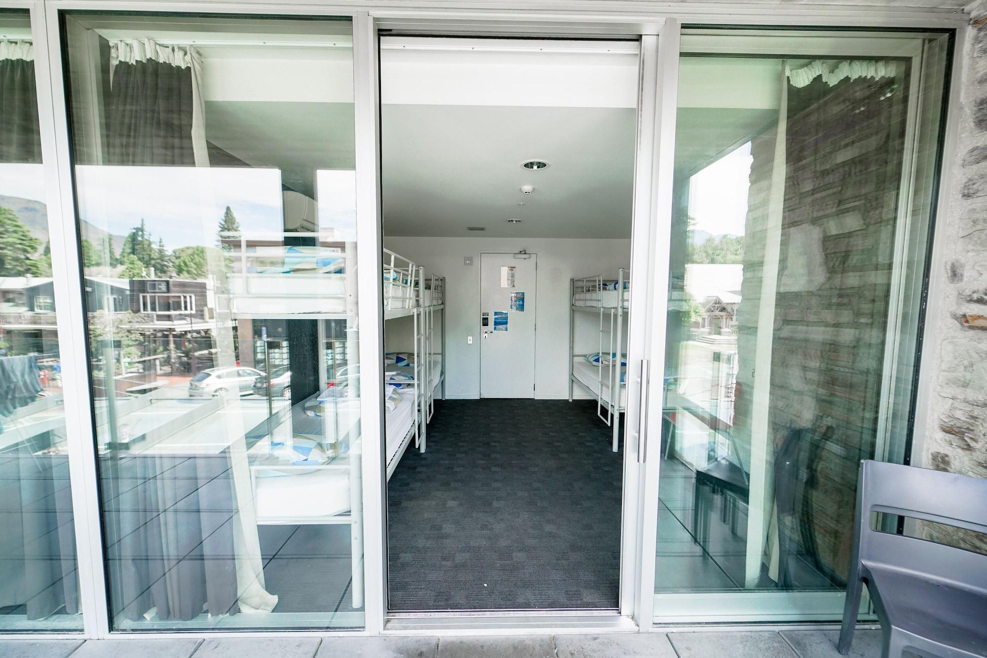 Nomads Queenstown Hostel Екстериор снимка A typical apartment at the complex