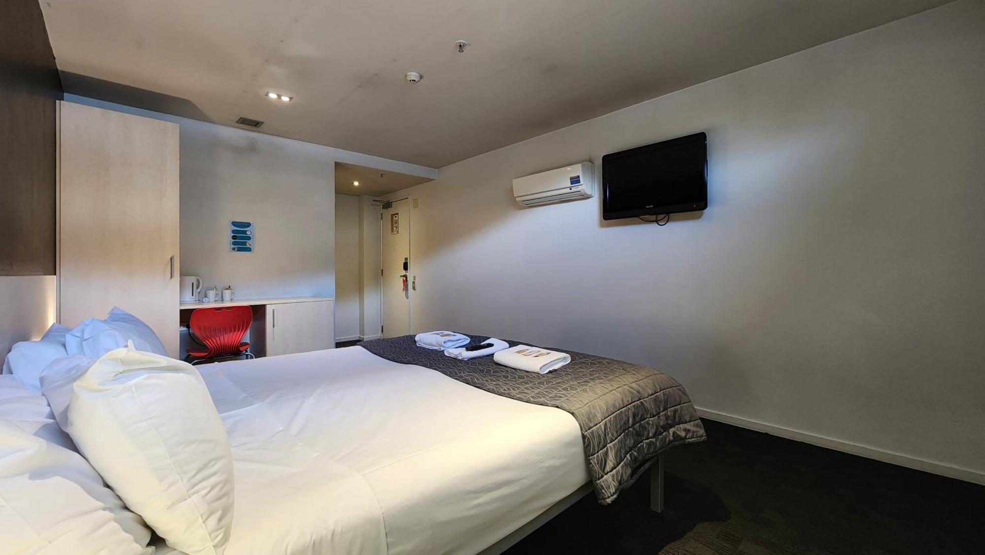Nomads Queenstown Hostel Екстериор снимка A room at the hotel