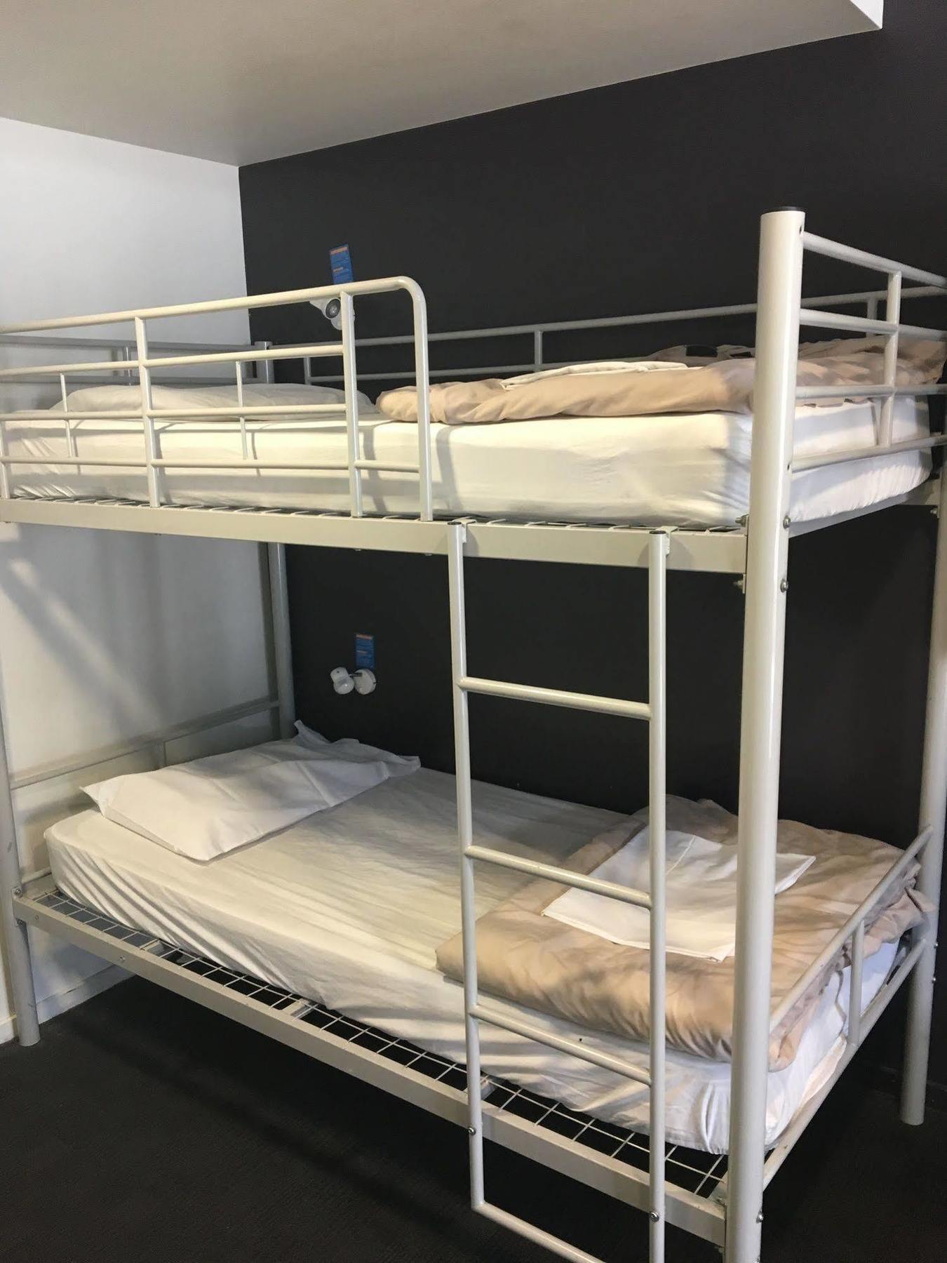 Nomads Queenstown Hostel Екстериор снимка A bunk bed