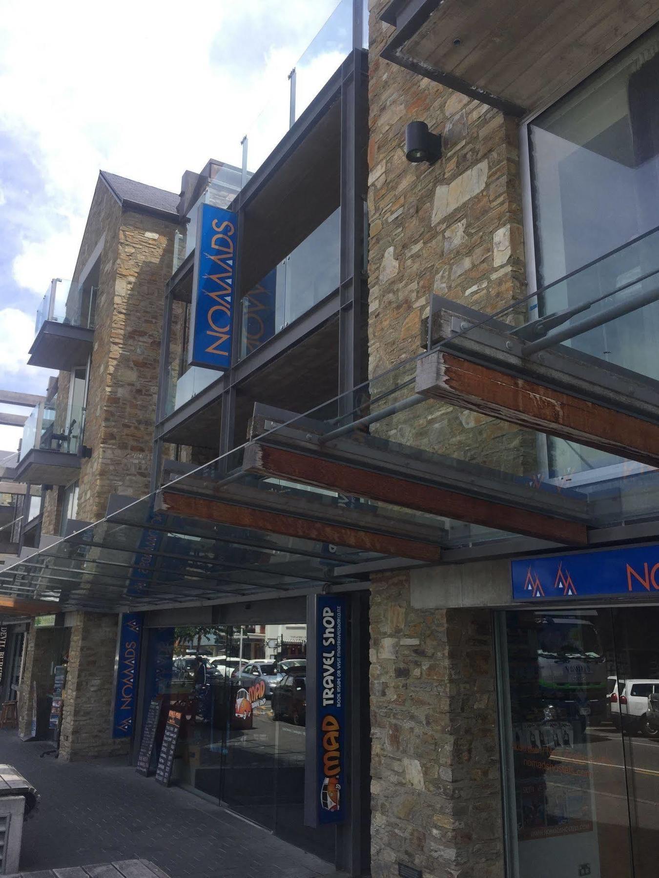Nomads Queenstown Hostel Екстериор снимка Nomads store in the UK