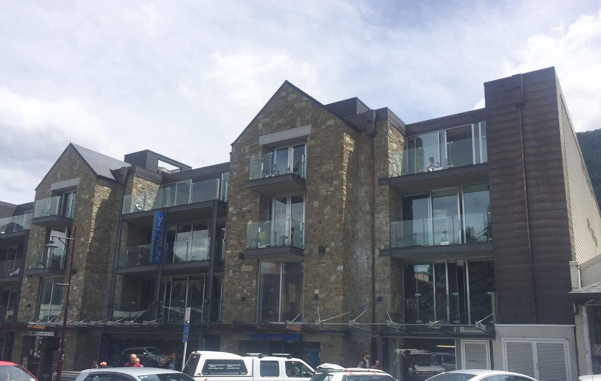 Nomads Queenstown Hostel Екстериор снимка The hotel in 2016