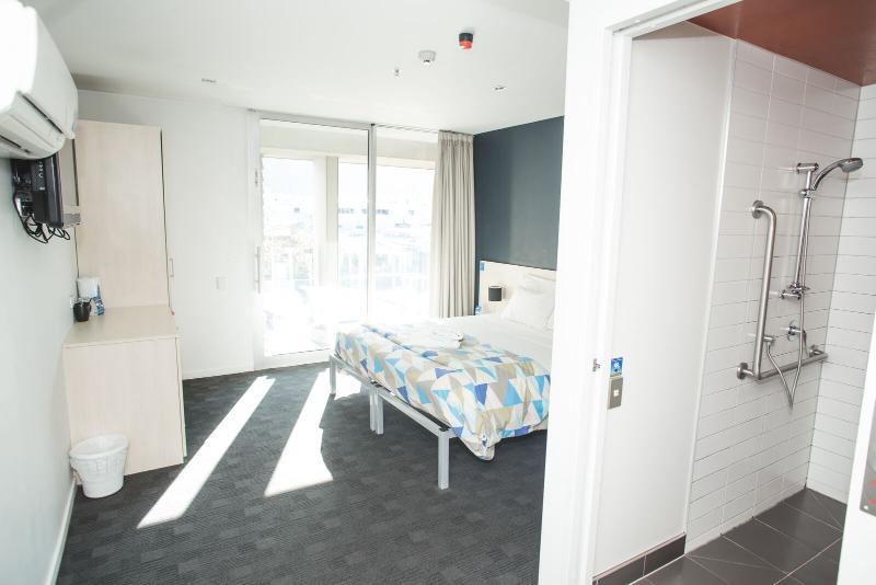 Nomads Queenstown Hostel Екстериор снимка A typical bedroom in the new halls of residence