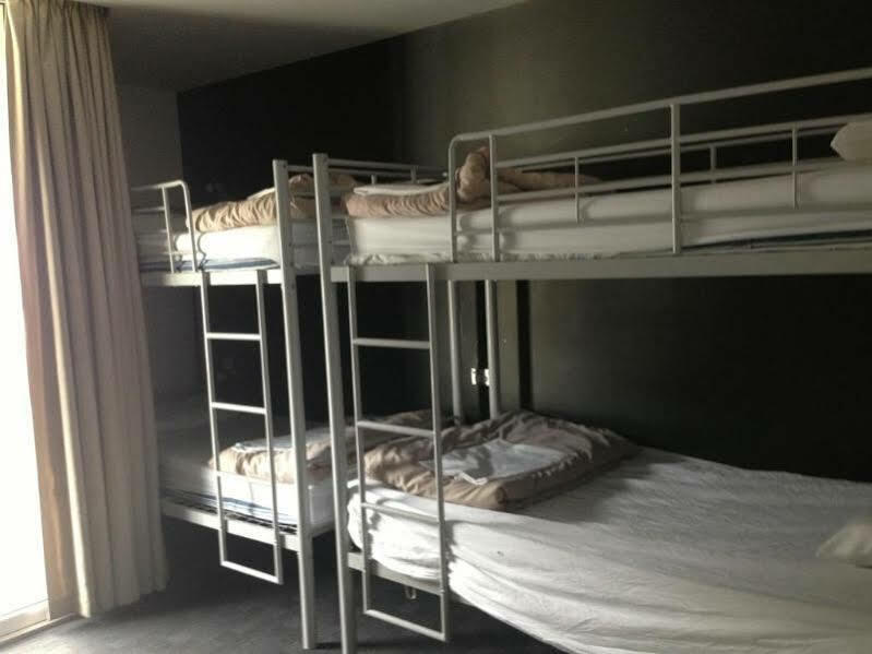 Nomads Queenstown Hostel Екстериор снимка A bunk bed